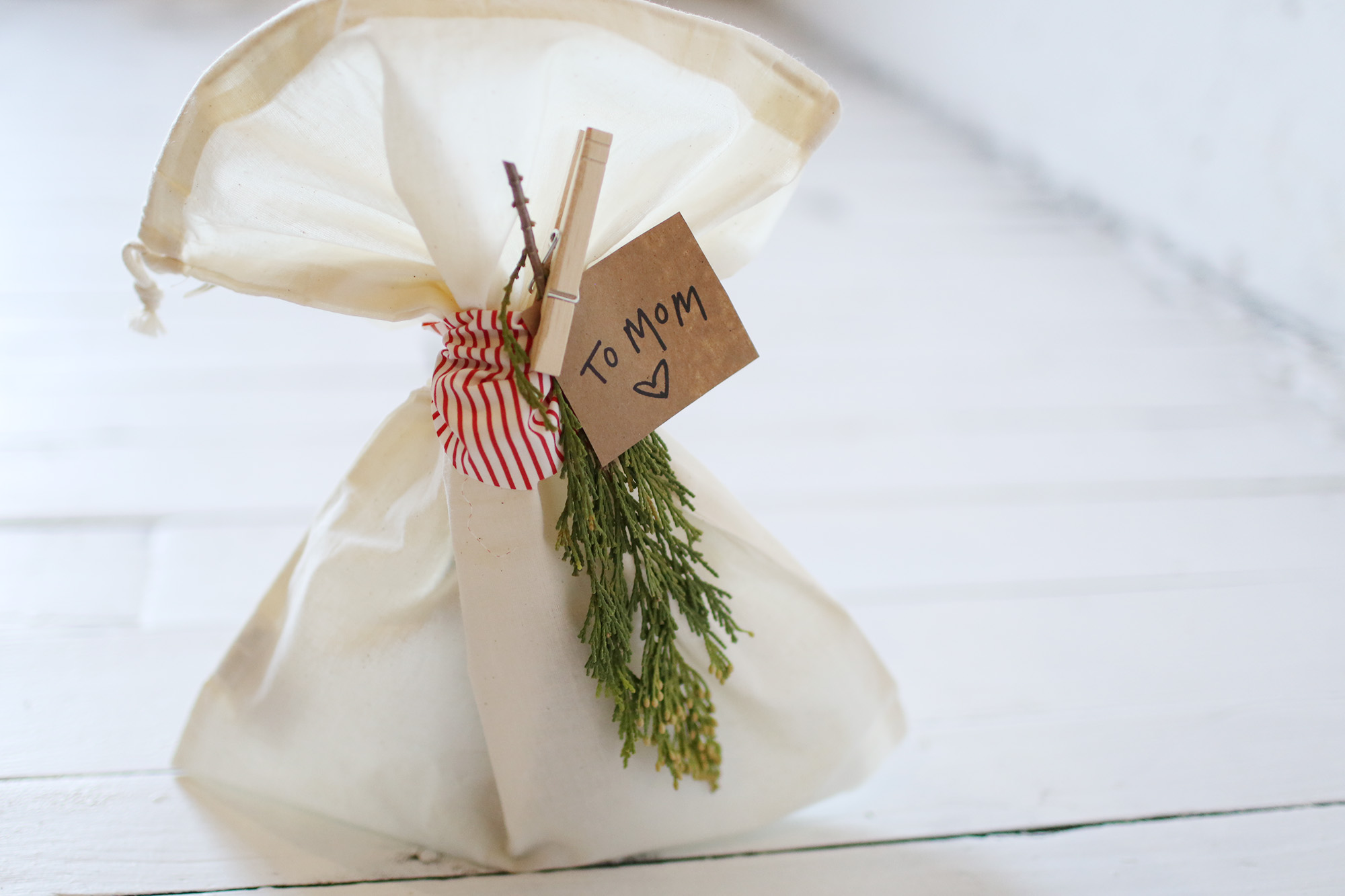 A Guide To Zero Waste Gift Wrapping For The Eco Conscious Gifter